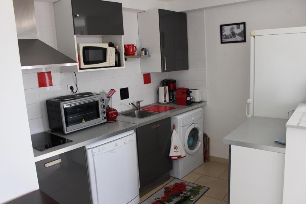 Appartement T2 Coquet Le Lavandou Plein Centre Vue Mer Exceptionnelle. Extérieur photo