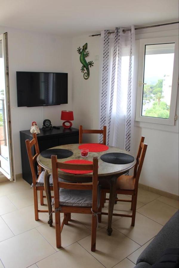 Appartement T2 Coquet Le Lavandou Plein Centre Vue Mer Exceptionnelle. Extérieur photo